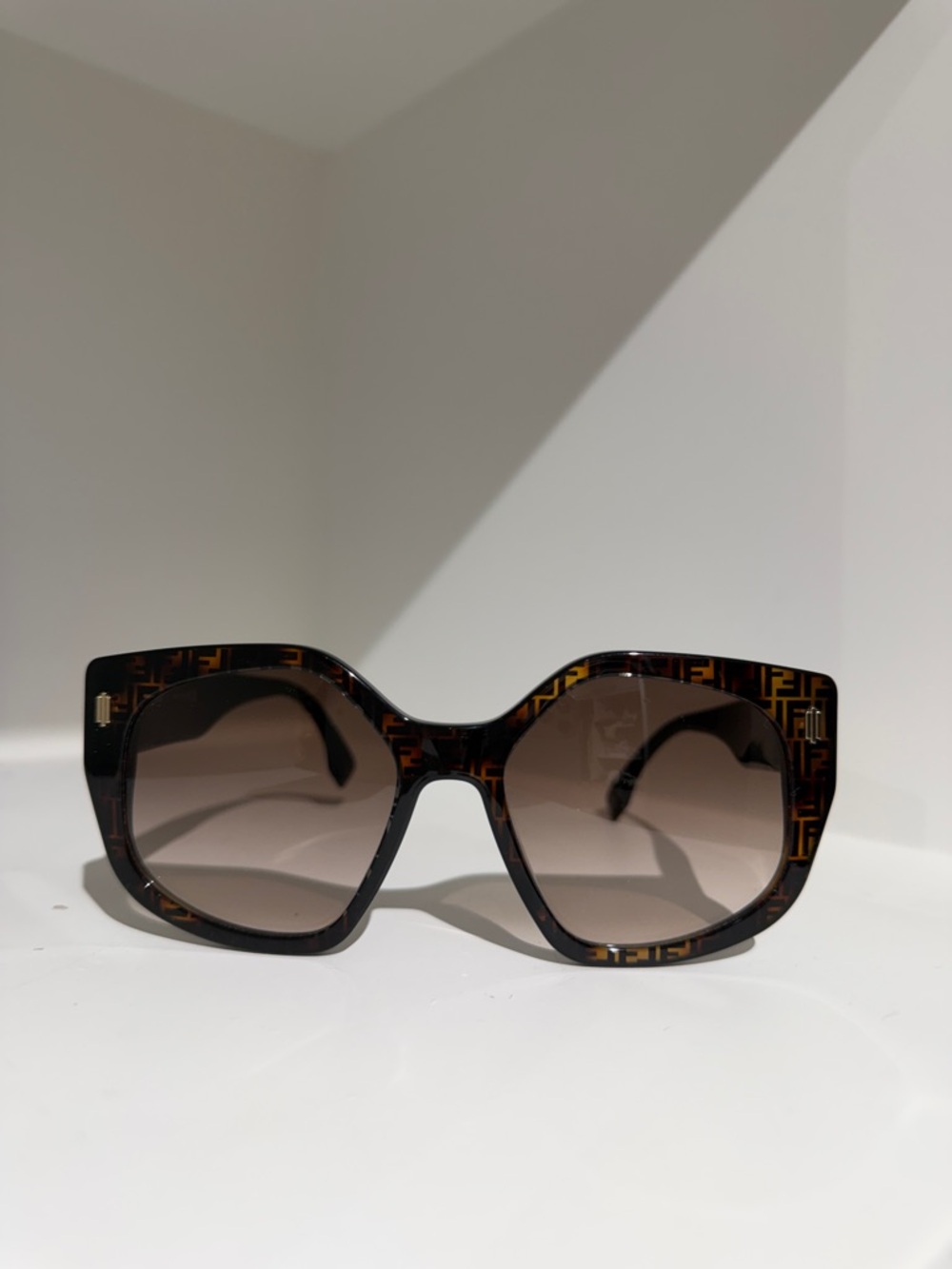Fendi Logo Sunglasses - Picture 2 of 5